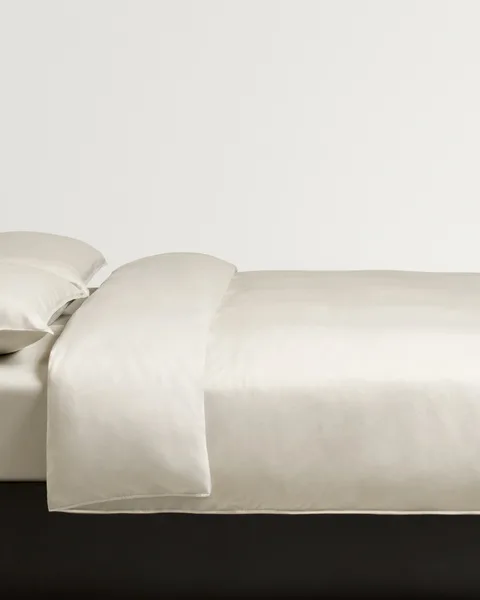 Sateen Duvet Cover vs Linen Blend: Which Fabric Is Better for Warm Sleepers?