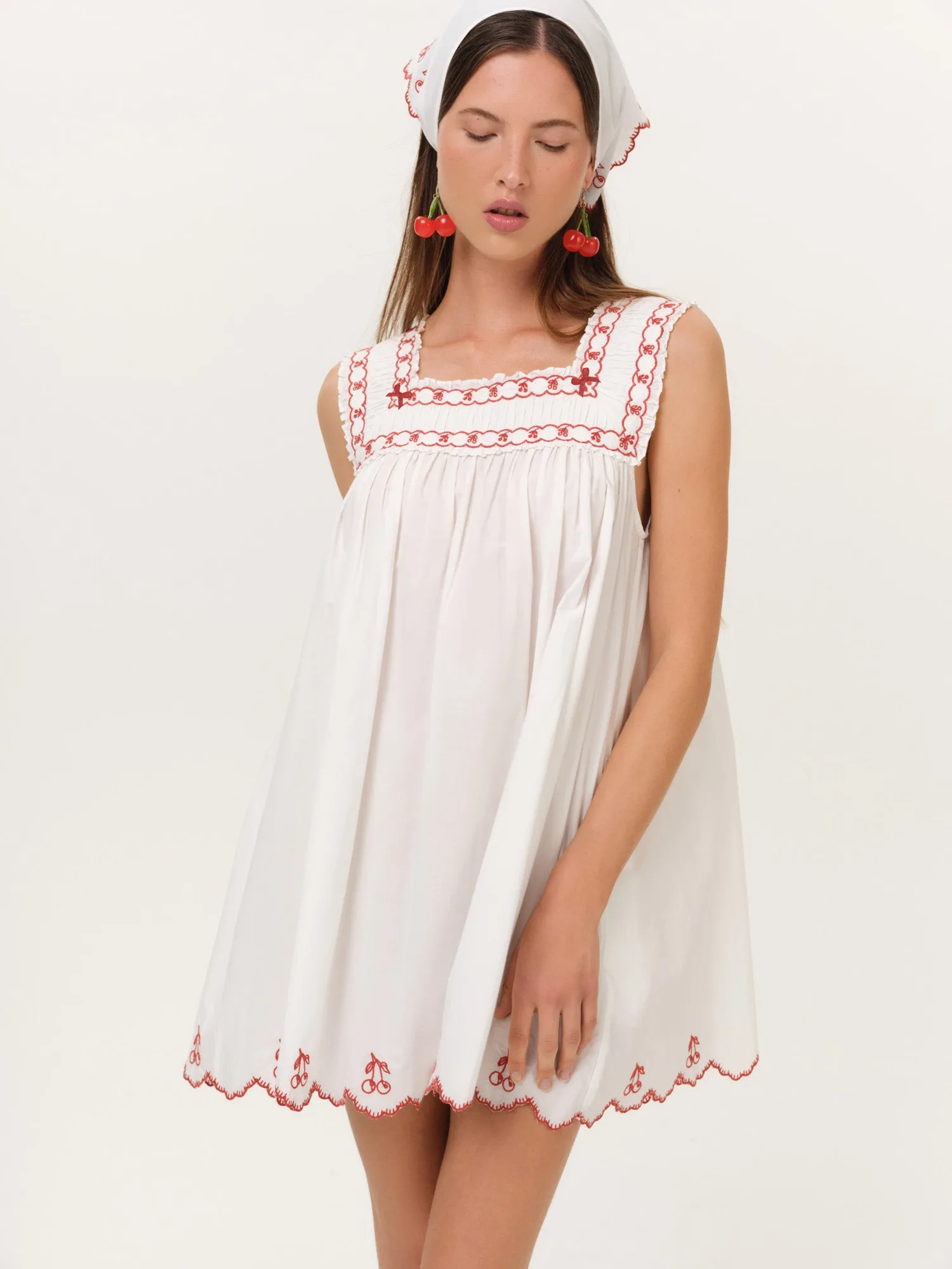 Linen Mini Dresses: The Perfect Summer Travel Wardrobe Staple