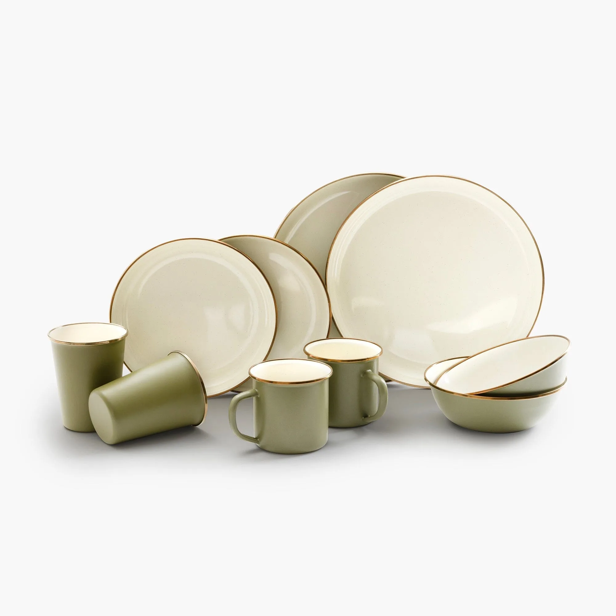 Enamel Cookware vs Stainless Steel: Which Is Better for Campfire Cooking?