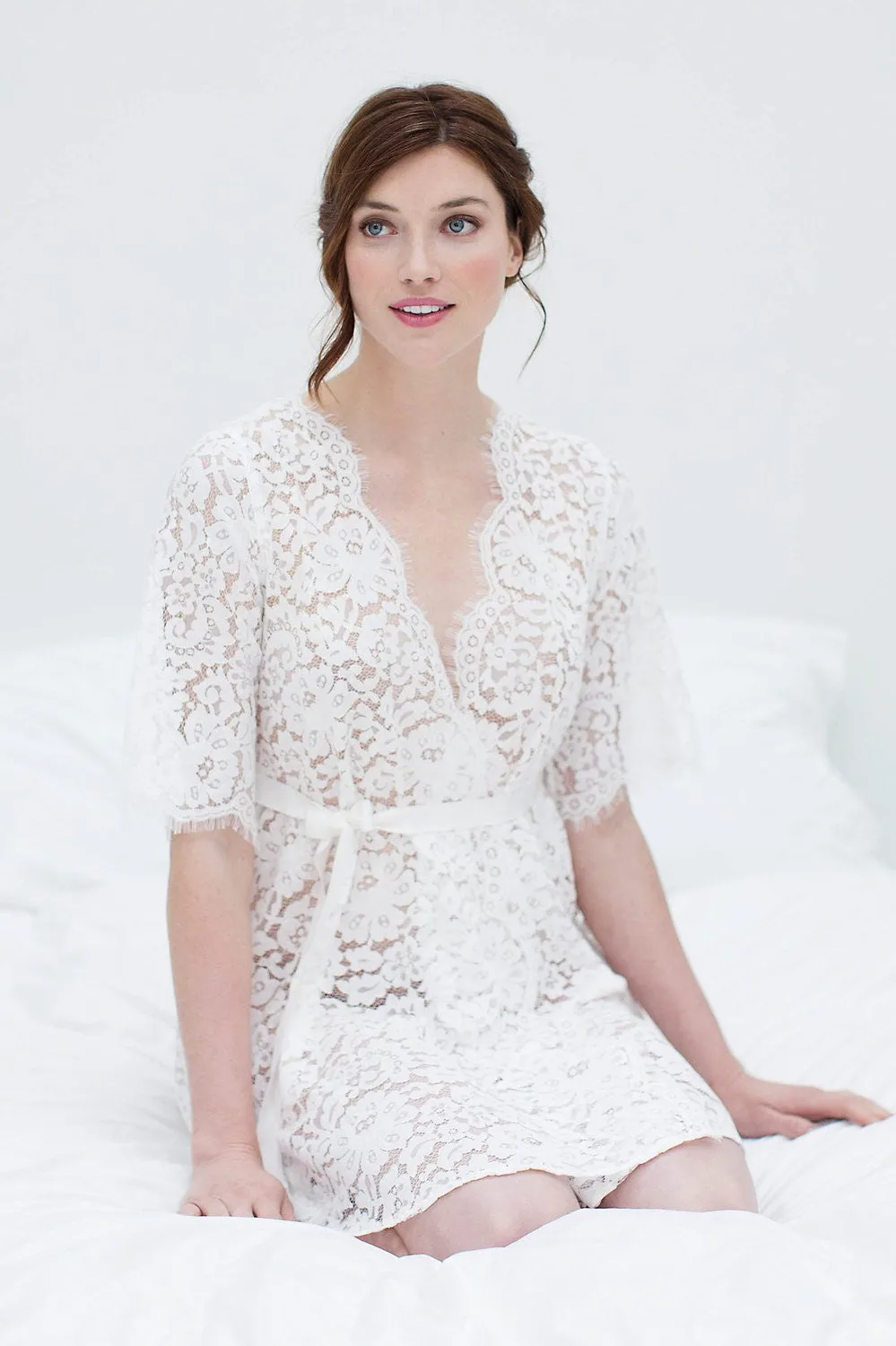 Elizabeth Lace Robe in off-white