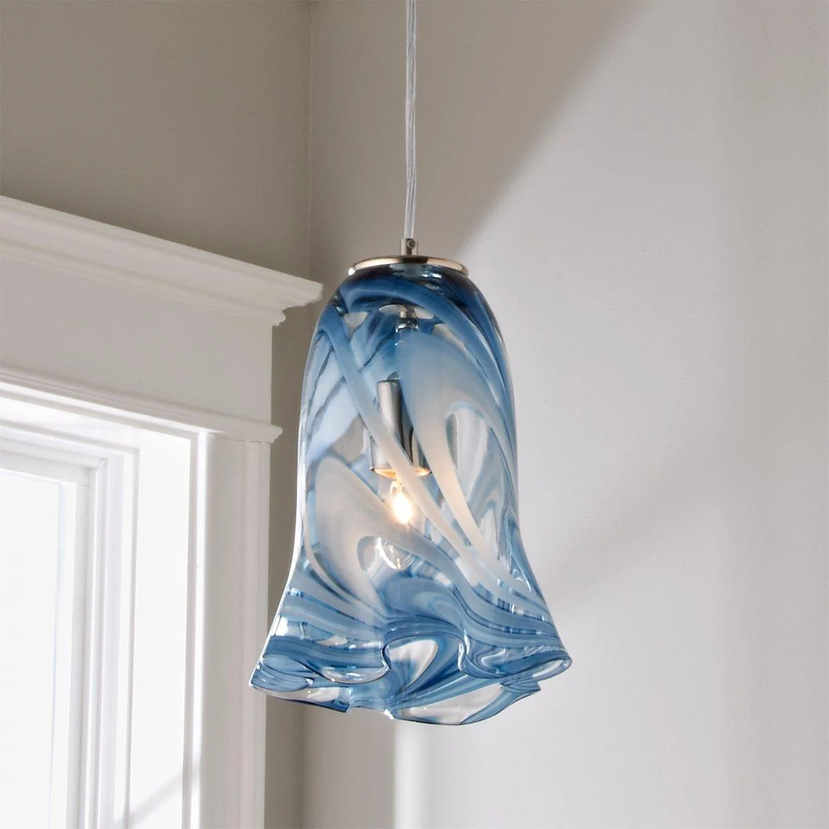 Pendant Lighting Buying Guide: Types, Sizes, and Placement