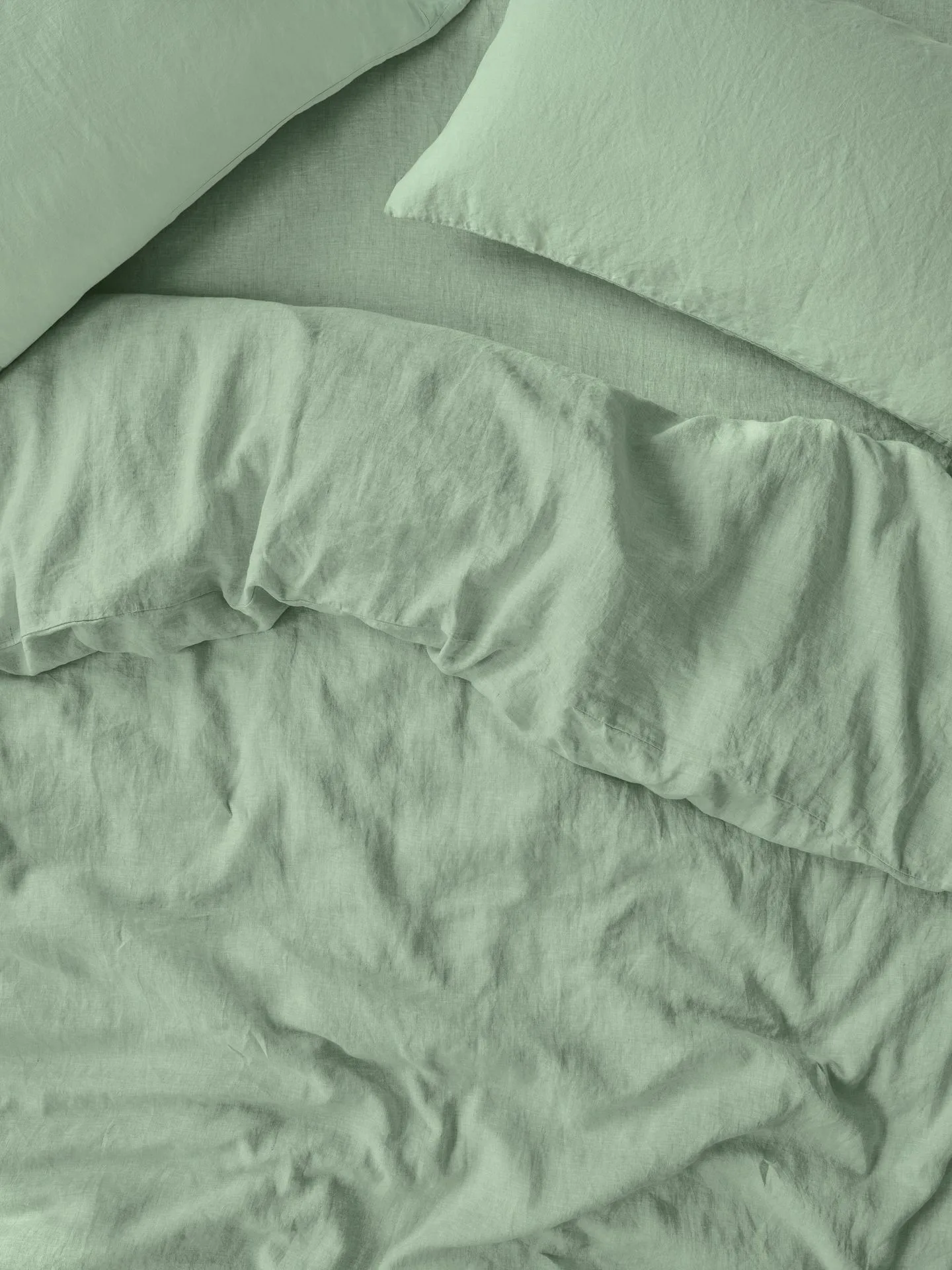 How to Buy Pillow Shams for a Polished Bedroom Look