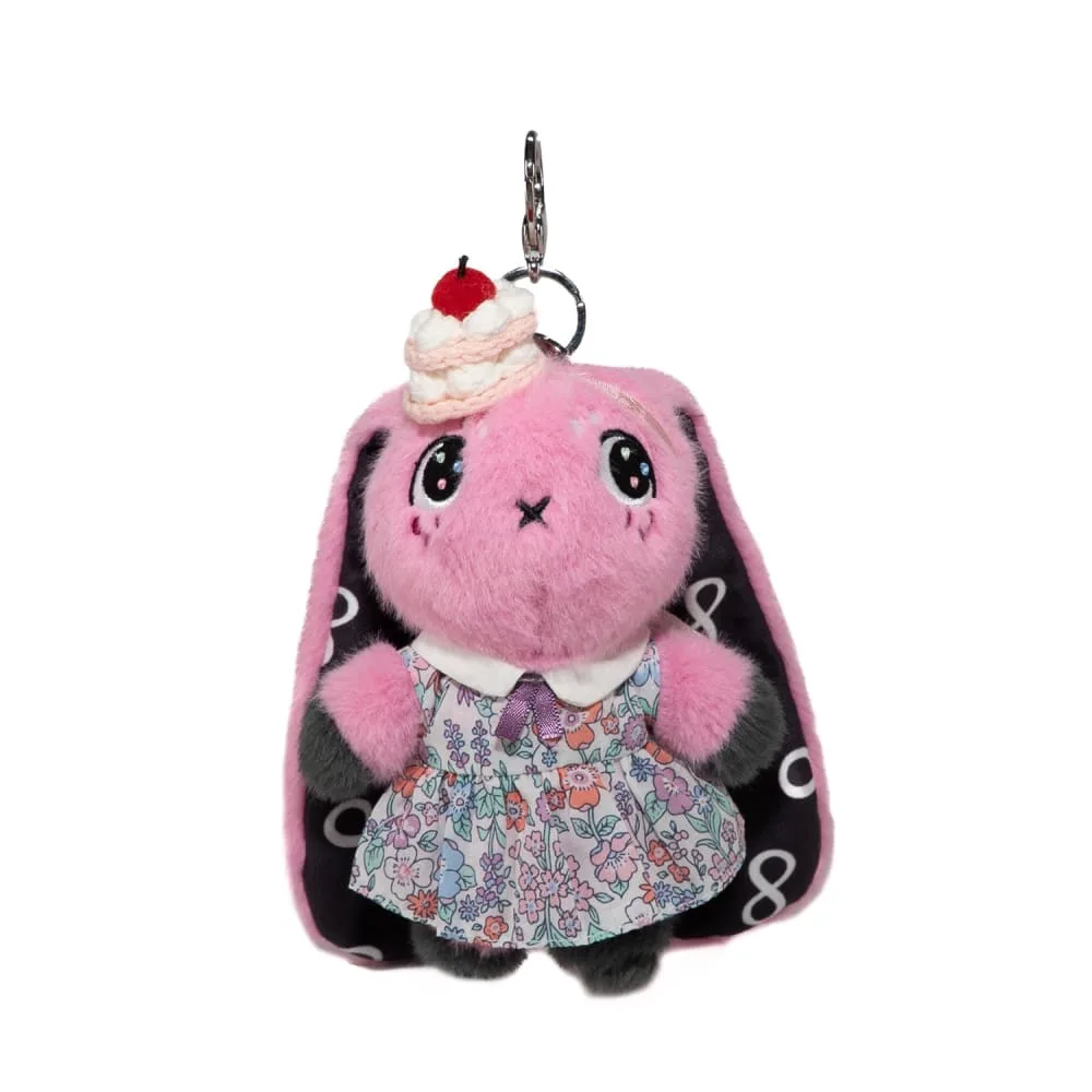Plushie vs. Plushie: Comparing Mini Keychains, Standard Plushies, and Jumbo Sizes