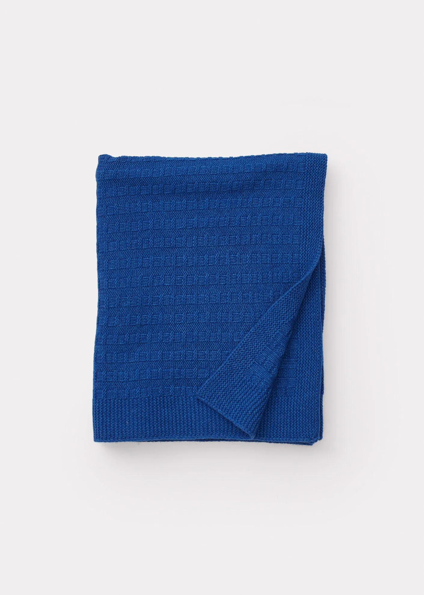 How to Style a Knitted Throw Blanket in Your Living Room