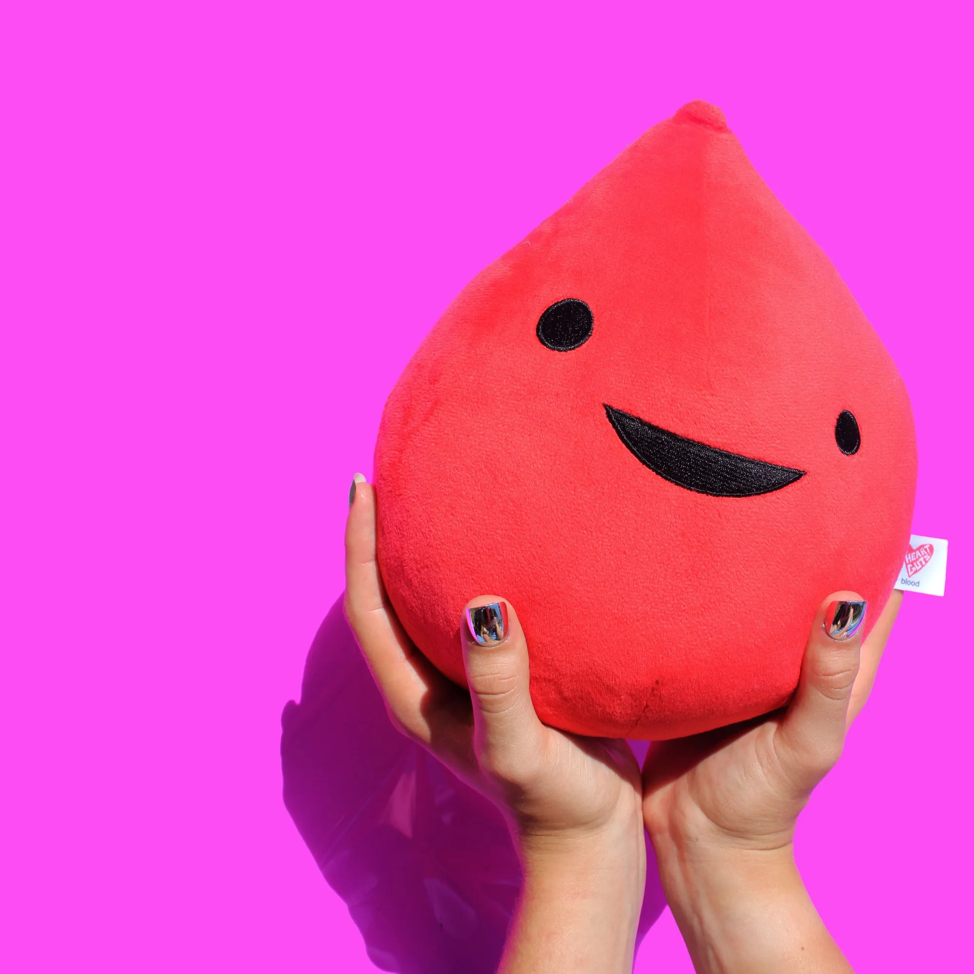 Peluche Goccia di Sangue vs. Peluche Tonsille: Quale regalo di organo vince?