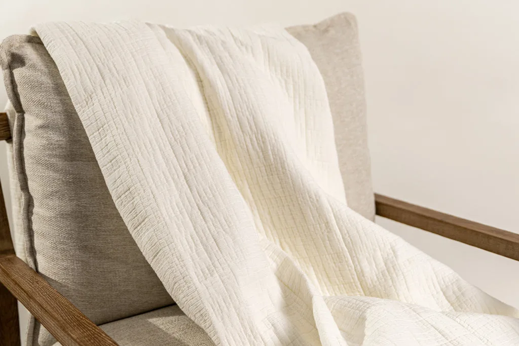 Maverick Blanket vs Anna Luxe Blanket: Which Premium Blanket Is Right for You?