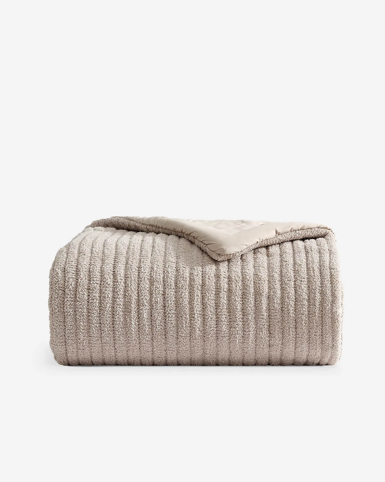 How to Use Throws to Add Texture and Warmth to Your Home Decor
