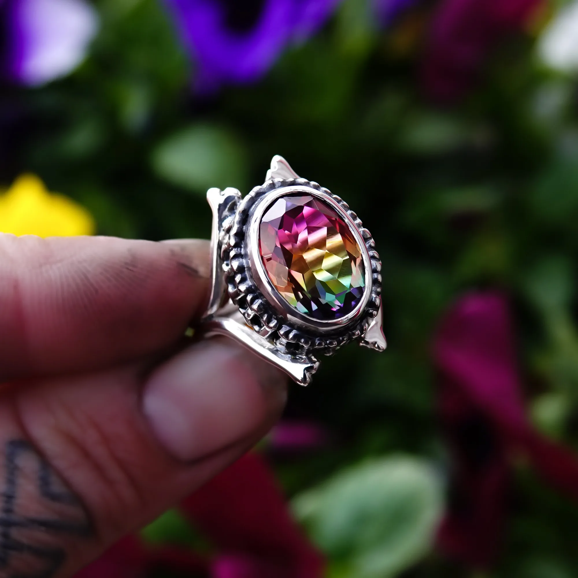 Colgantes de gemas imperfectas: belleza en piedras con fallas