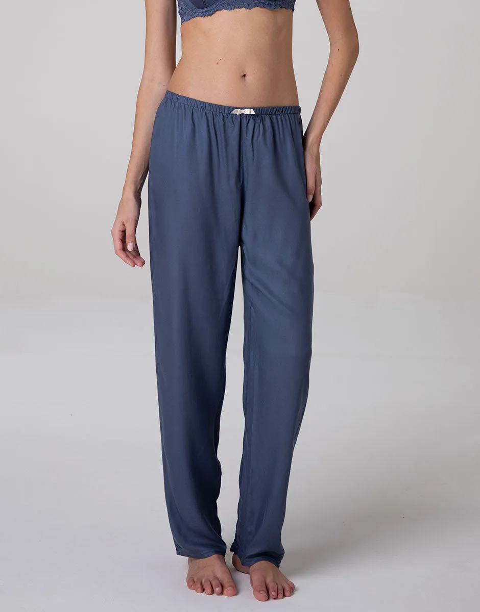 Pantaloni lunghi in viscosa per la notte: come sceglierli e curarli
