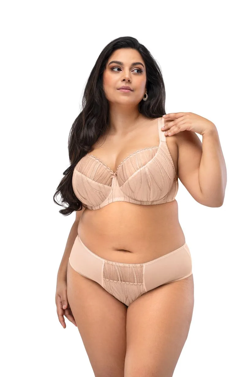 How to Choose a Soft Bra for a Full Bust