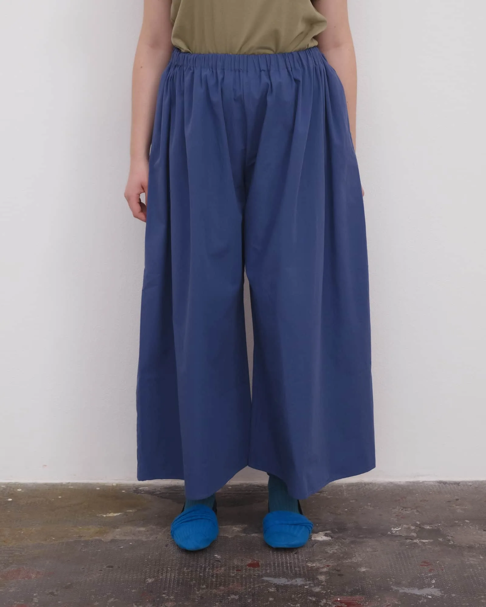Cable Pants vs. Tier Pants: Welche Silhouette passt zu Ihnen?