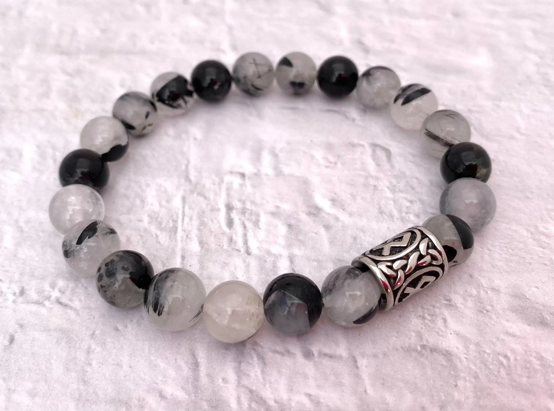 ¿Por qué mi pulsera de cuarzo turmalina se siente menos poderosa?