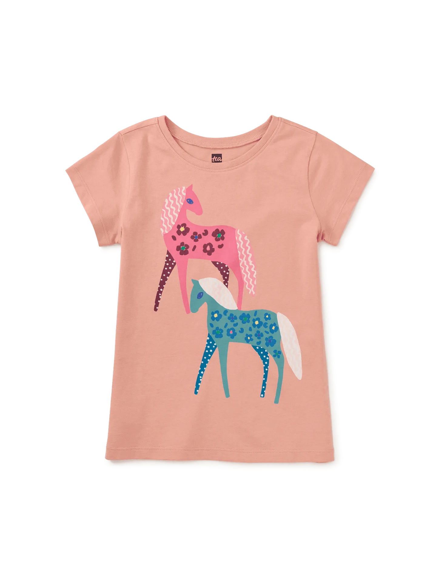 Como combinar uma t-shirt gráfica para meninas