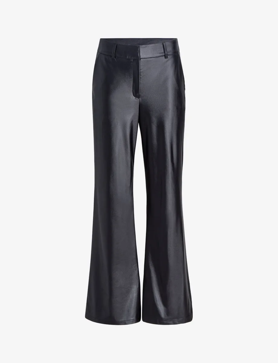 Cómo combinar un pantalón de pierna ancha para el trabajo y el fin de semana