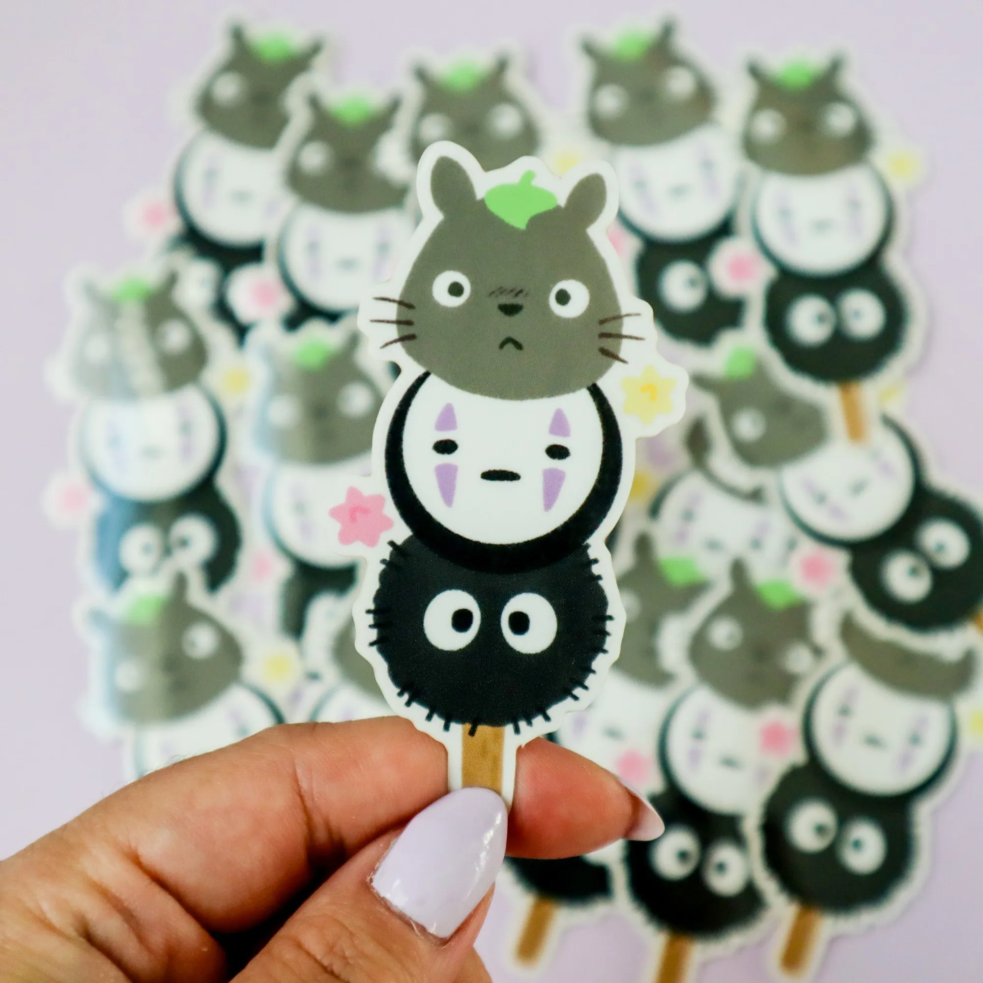 Cómo usar pegatinas transparentes Studio Ghibli Dango en cristal y portátiles