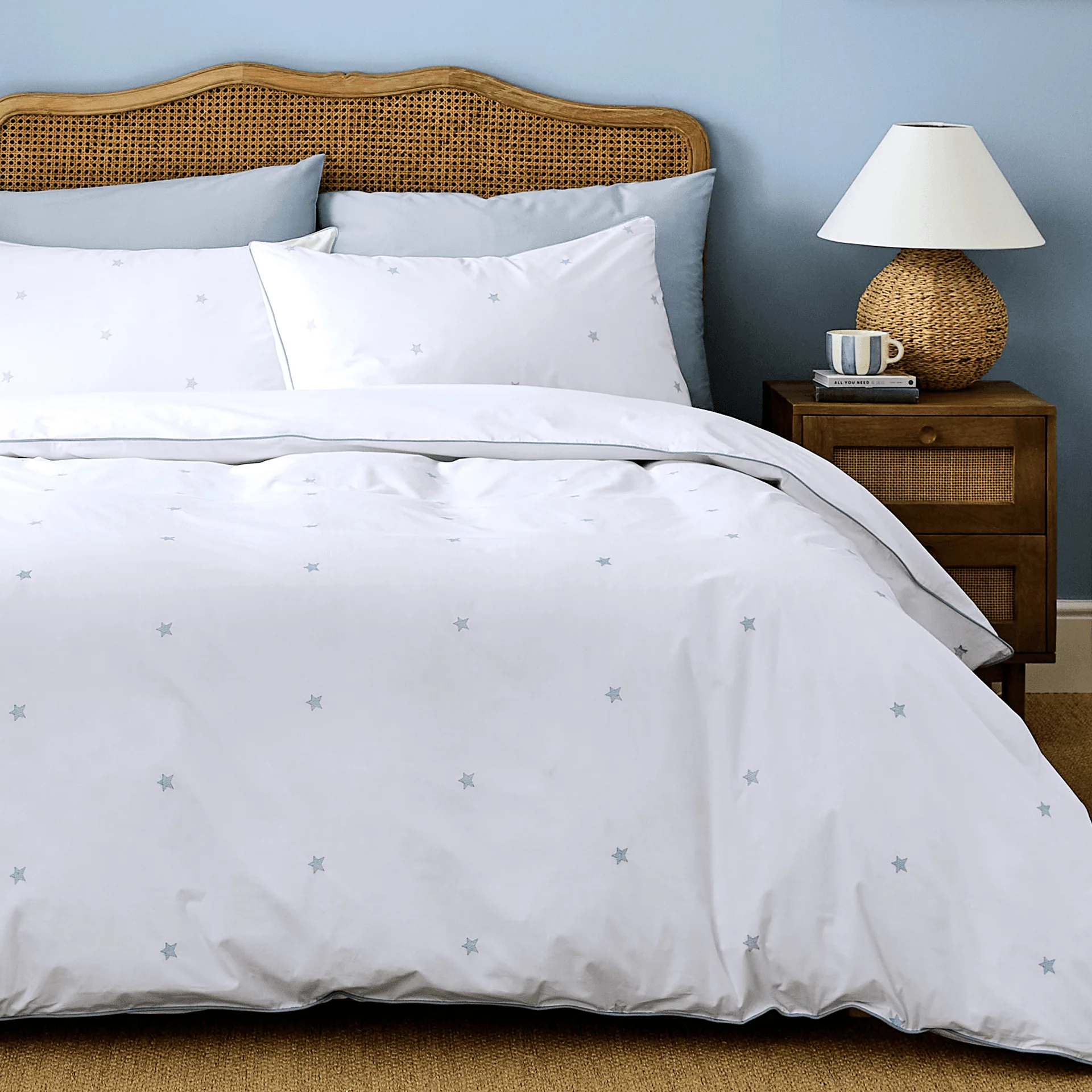 Cotton vs Microfiber Bedsheets: Which Is Better for Your Sleep?