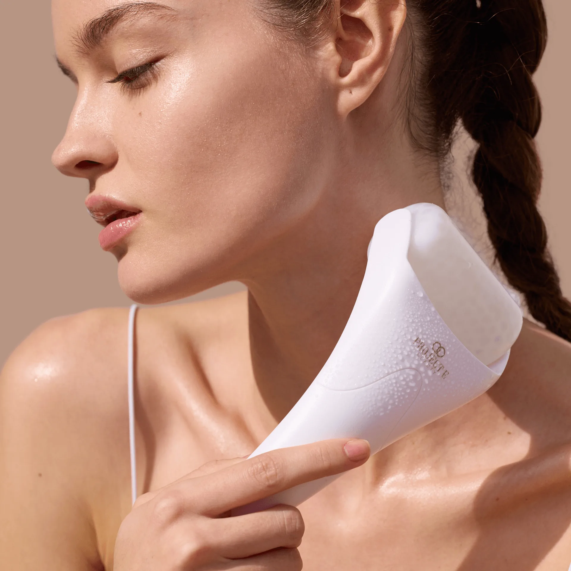 Ice Roller vs. LED Mask: Which Cold Therapy Fits Your Routine?