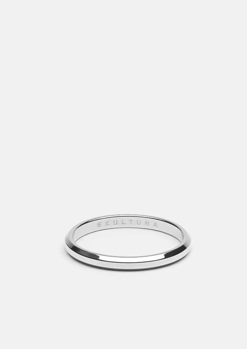 Bague Skultuna Icon Ring Thin vs collier Moomin : mélanger les métaux