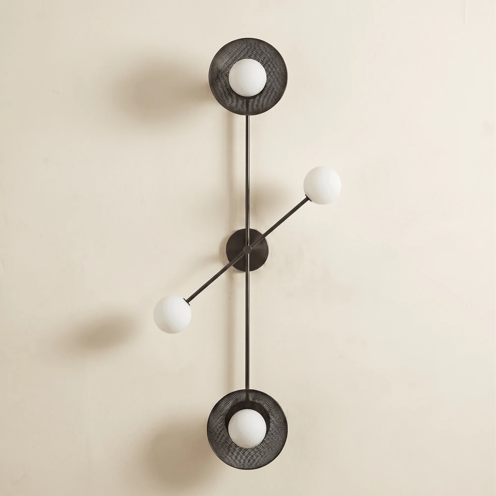Comment associer un lustre et un lampadaire dans une même pièce