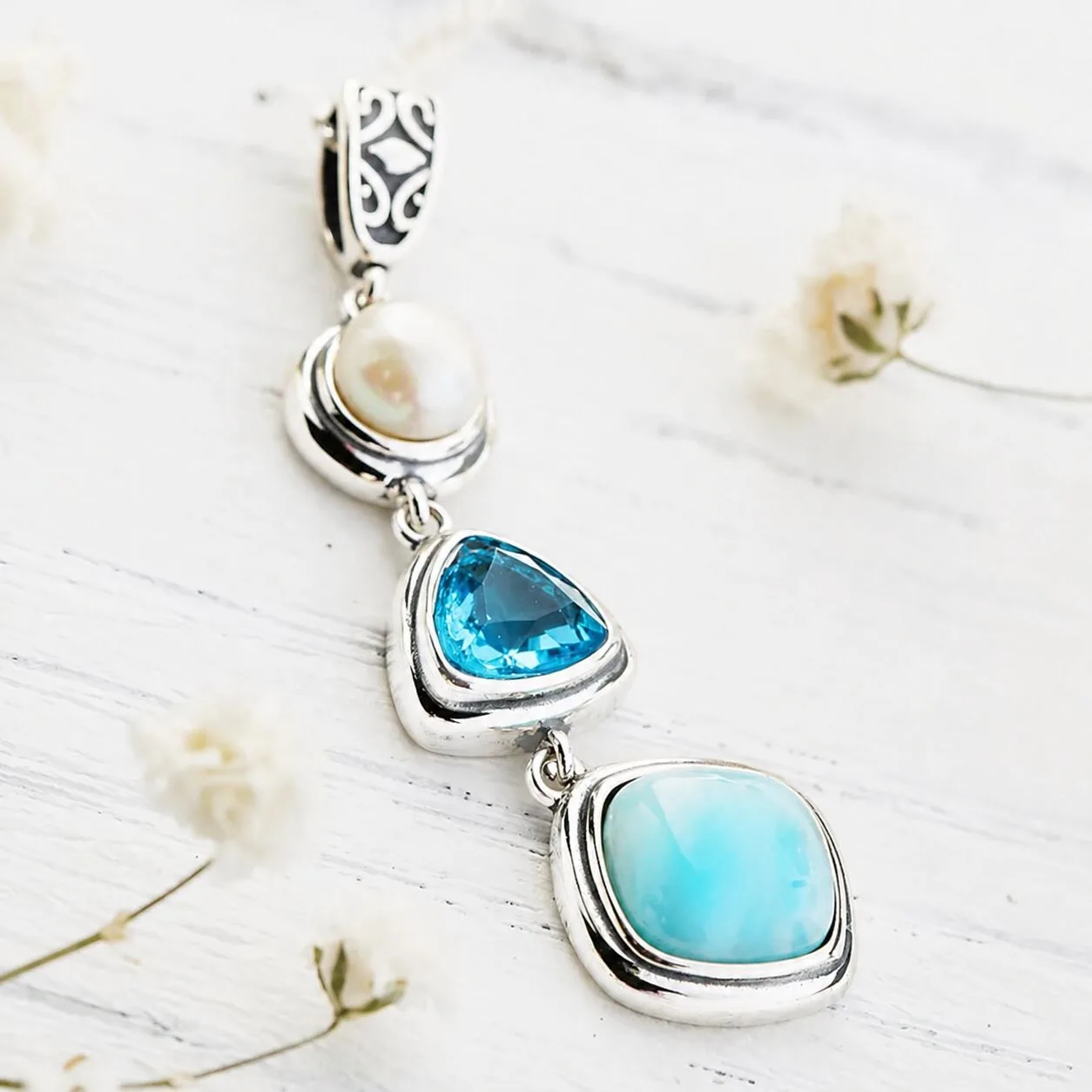 Amethyst vs Moonstone: Which Crystal Enhances Intuition?
