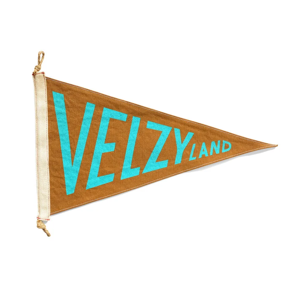 Guide des tailles de drapeau de surf : choisir les dimensions pour votre espace
