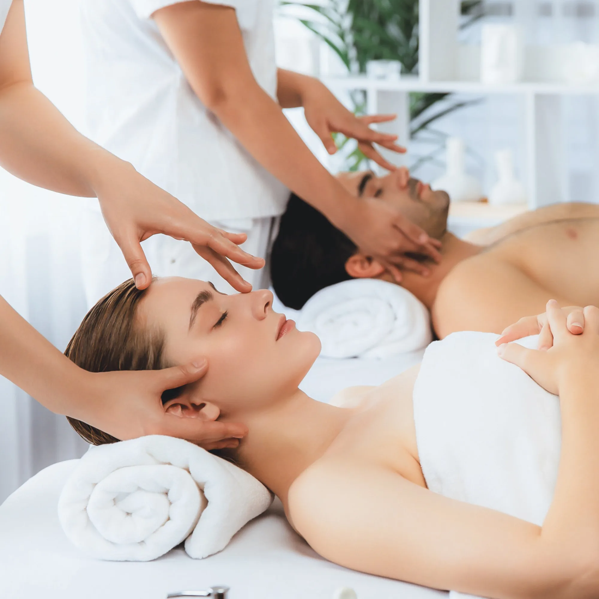 Masaje en pareja con toallas calientes: qué esperar
