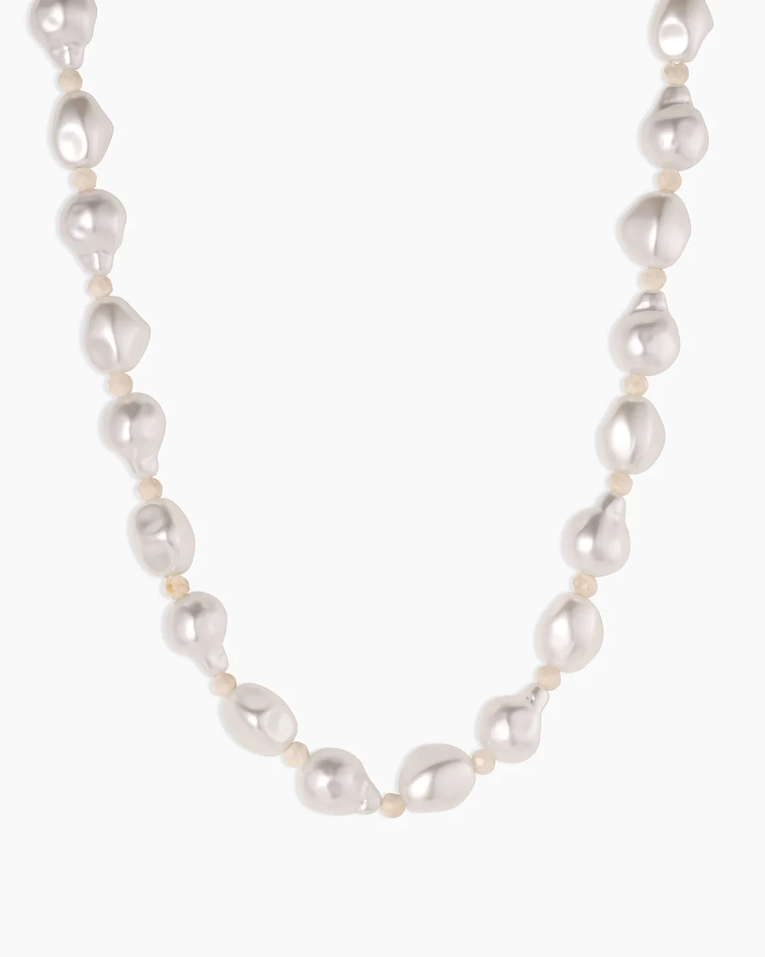 So schichten Sie Halsketten mit der Pearl Cove Halskette: Ein Styling-Leitfaden