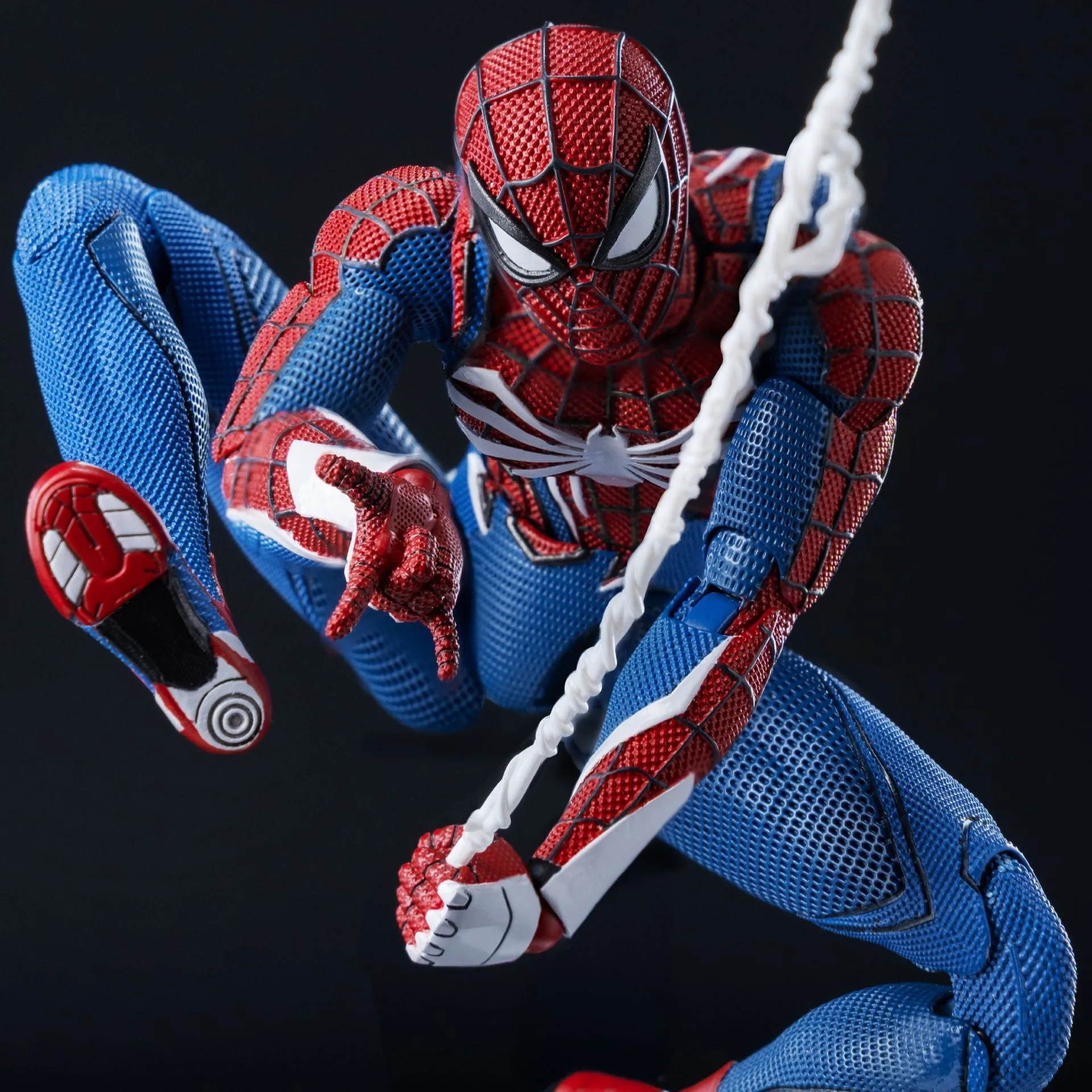 ThreeZero Spider-Man Advanced Suit 2.0 vs Hot Toys: 1/6 Vergleich