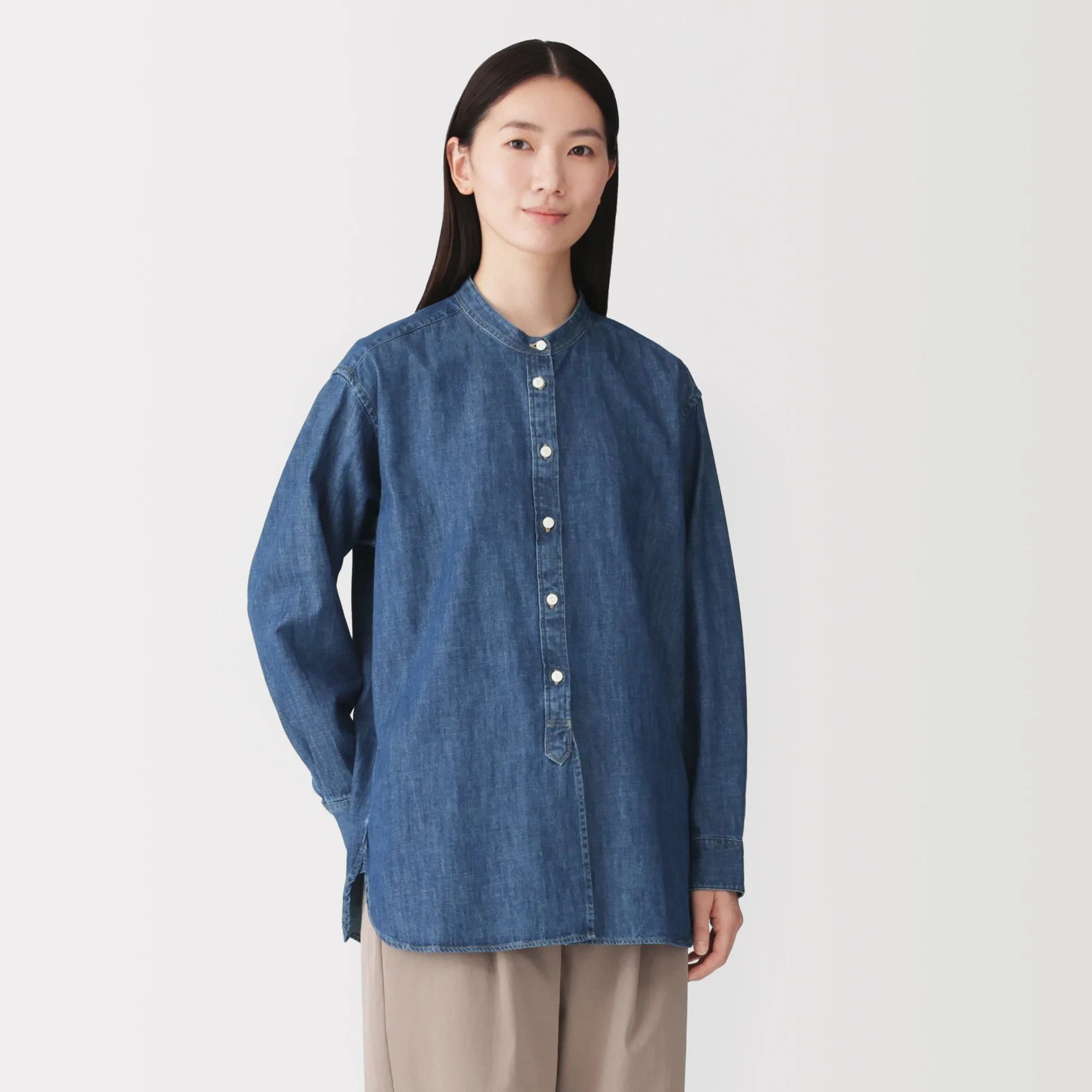 Camisa de mezclilla vs. camisa de tela: comparativa de tejidos