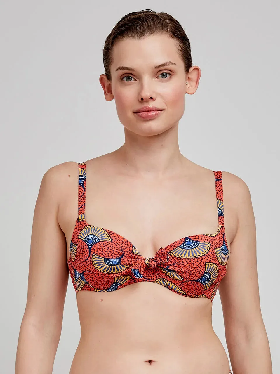 Top de biquíni com aro, foam, laço e estampado tribal