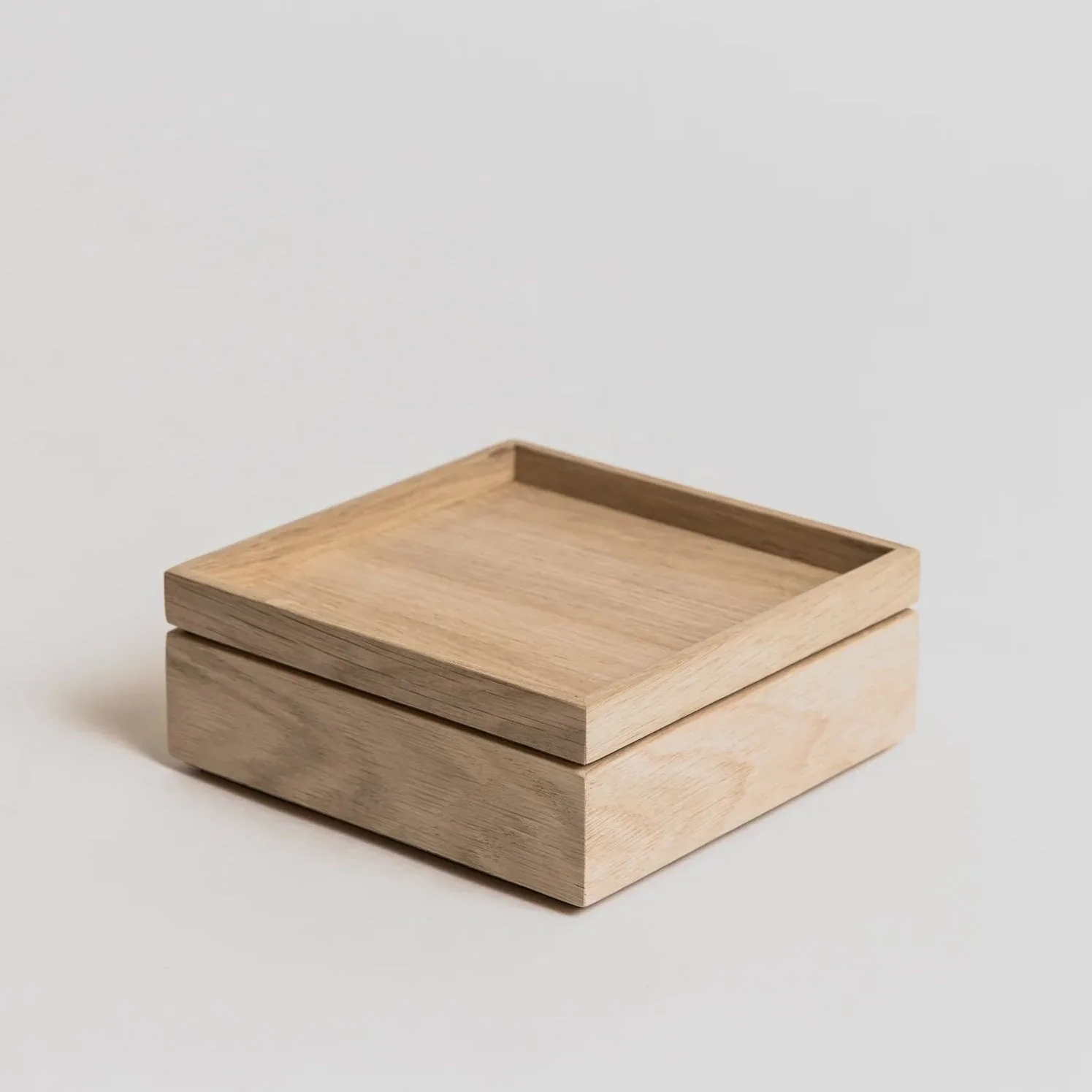 Wooden vs Metal Desk Accessories: A Detailed Comparison for Your Workspace