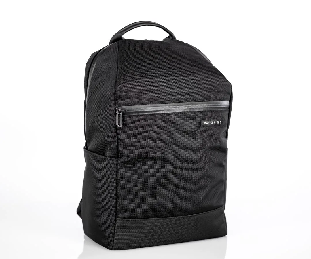 How to Pack a Tech Bag for International Travel: Expert Tips for 2025