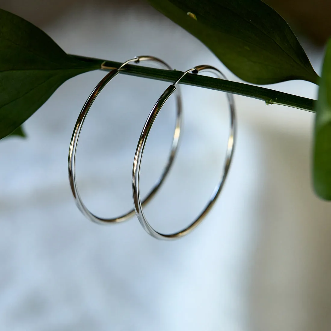 Gioielli in argento o oro per lo yoga: quale metallo si adatta alla tua pratica?