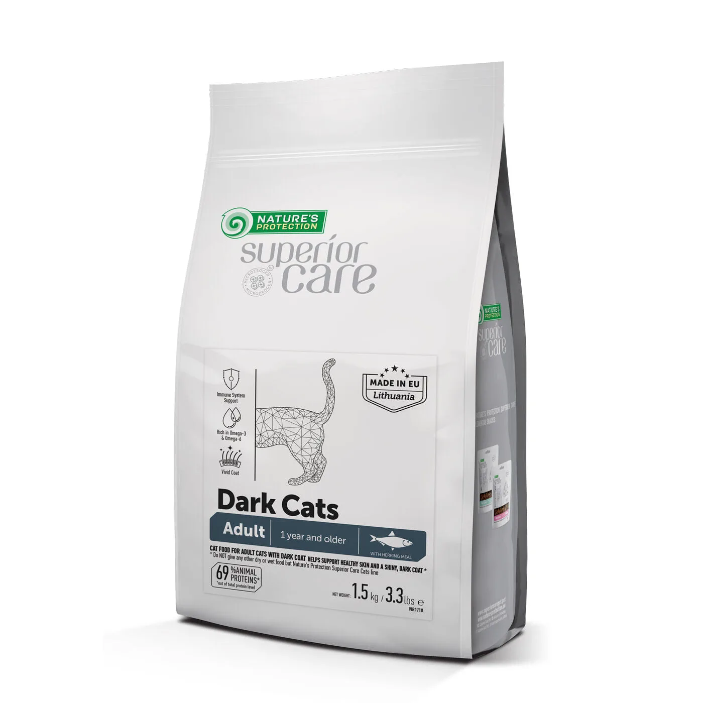 Why Salmon Cat Food Enhances Dark Coats