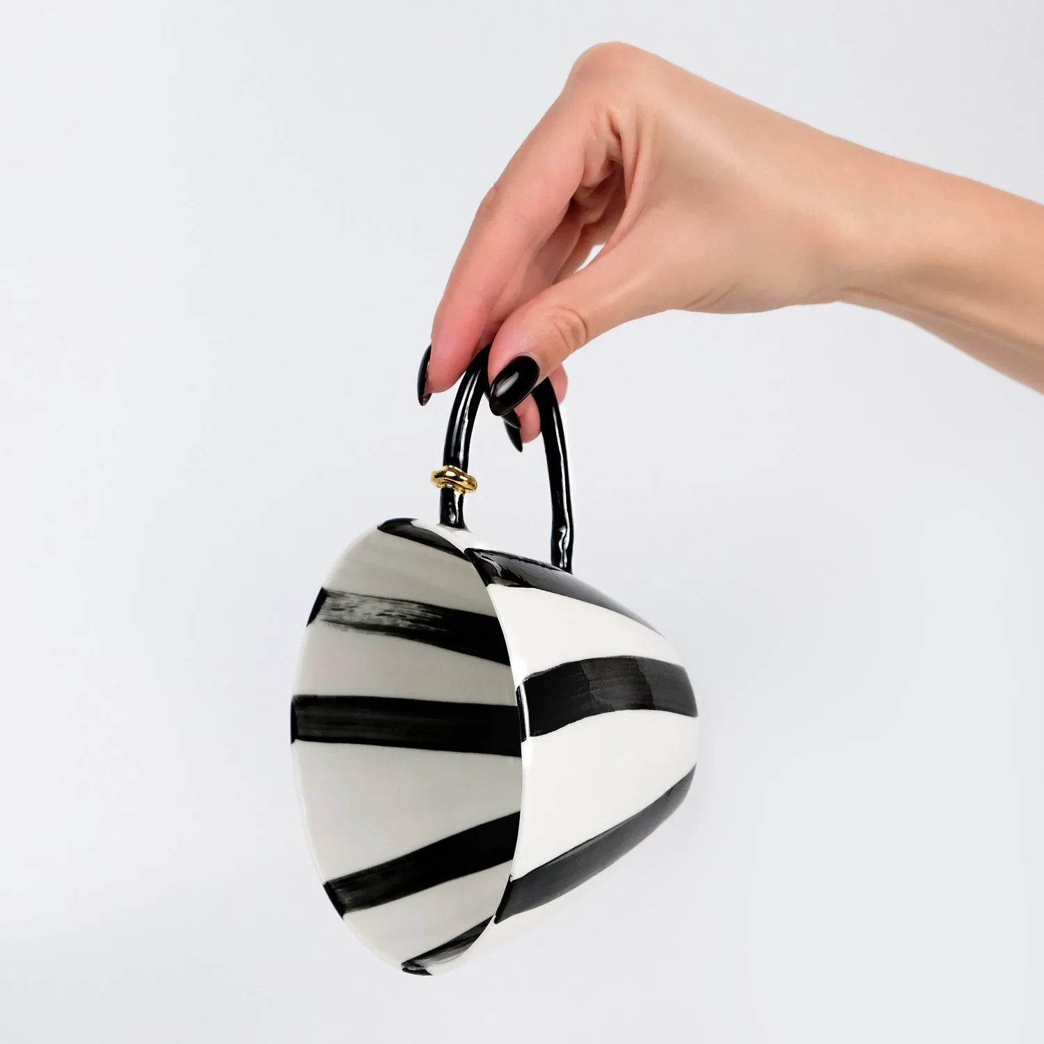 Bold Lines vs Stripe Porcelain Cup: Which to Pick?