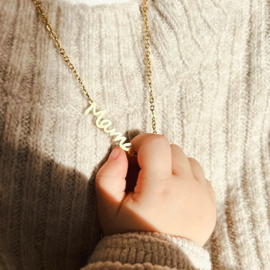 Collier Maman : un cadeau chargé de sens pour les nouvelles mamans