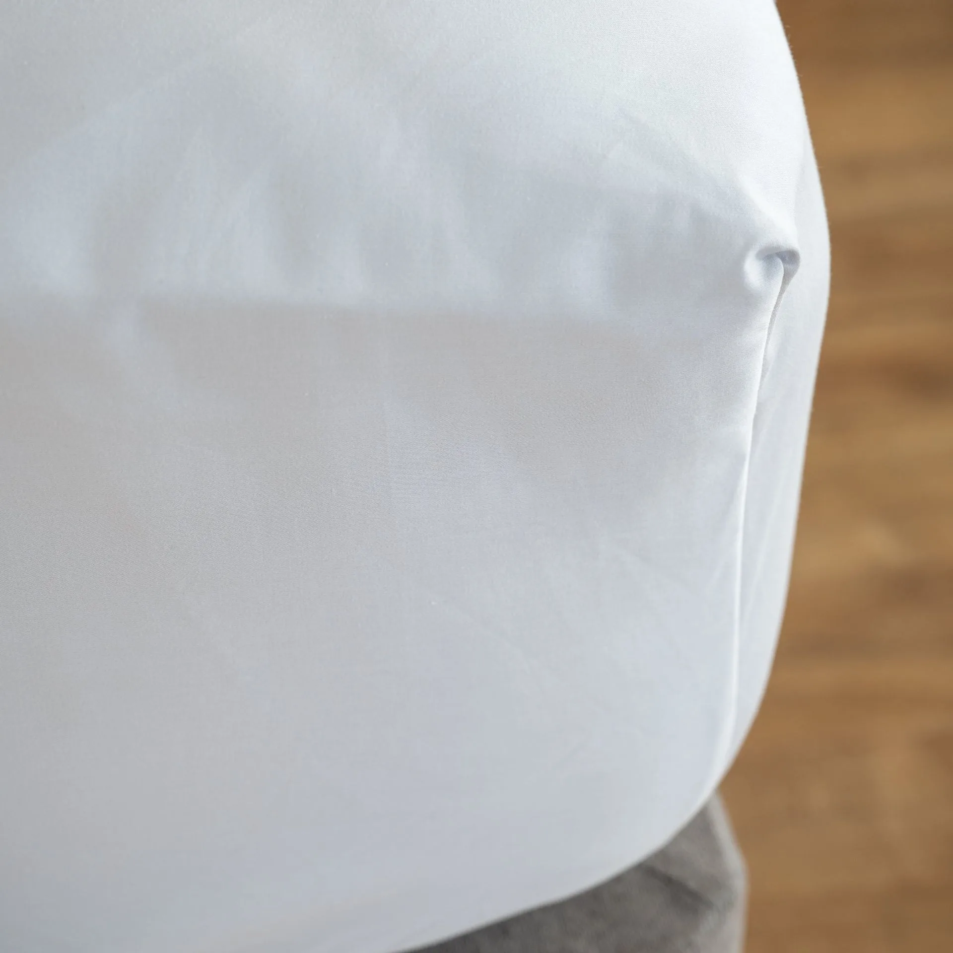 Egyptian Cotton vs. French Linen: Which Luxury Bedding Fabric Suits You Best?
