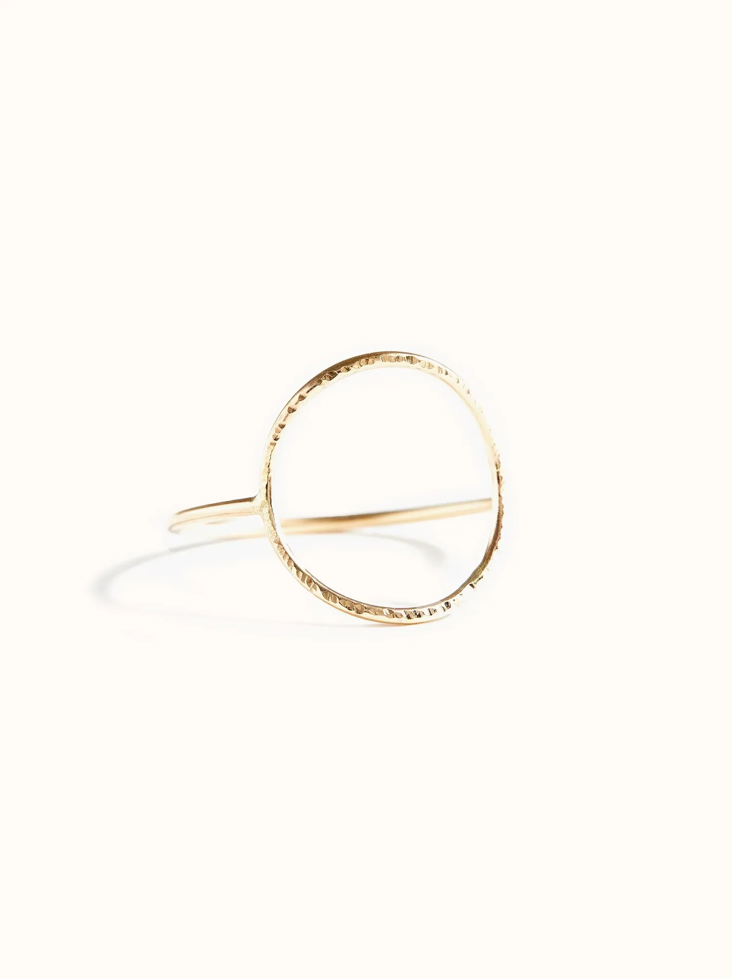 Stacking Rings vs. Statement Rings: Which Makes a Better Everyday Choice?