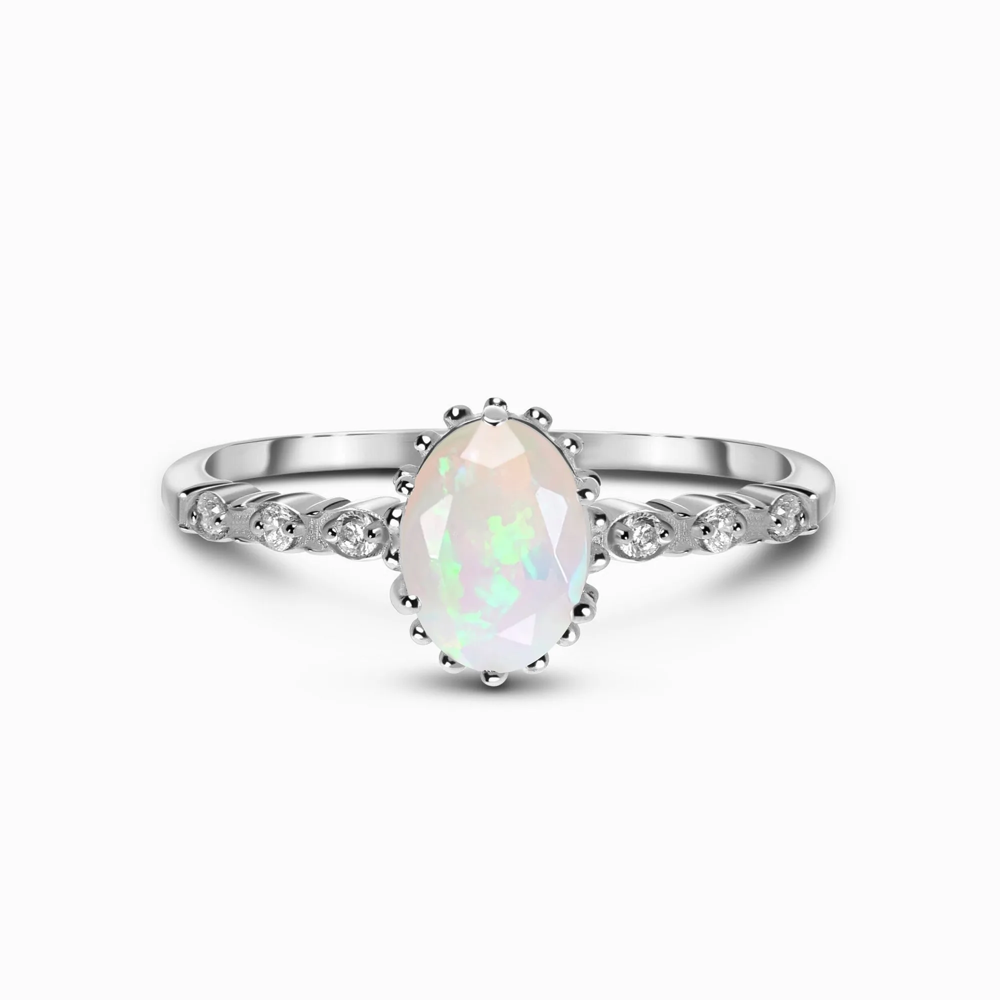 Ópalo vs. diamante en anillos de oro amarillo: ¿Qué gema te favorece?