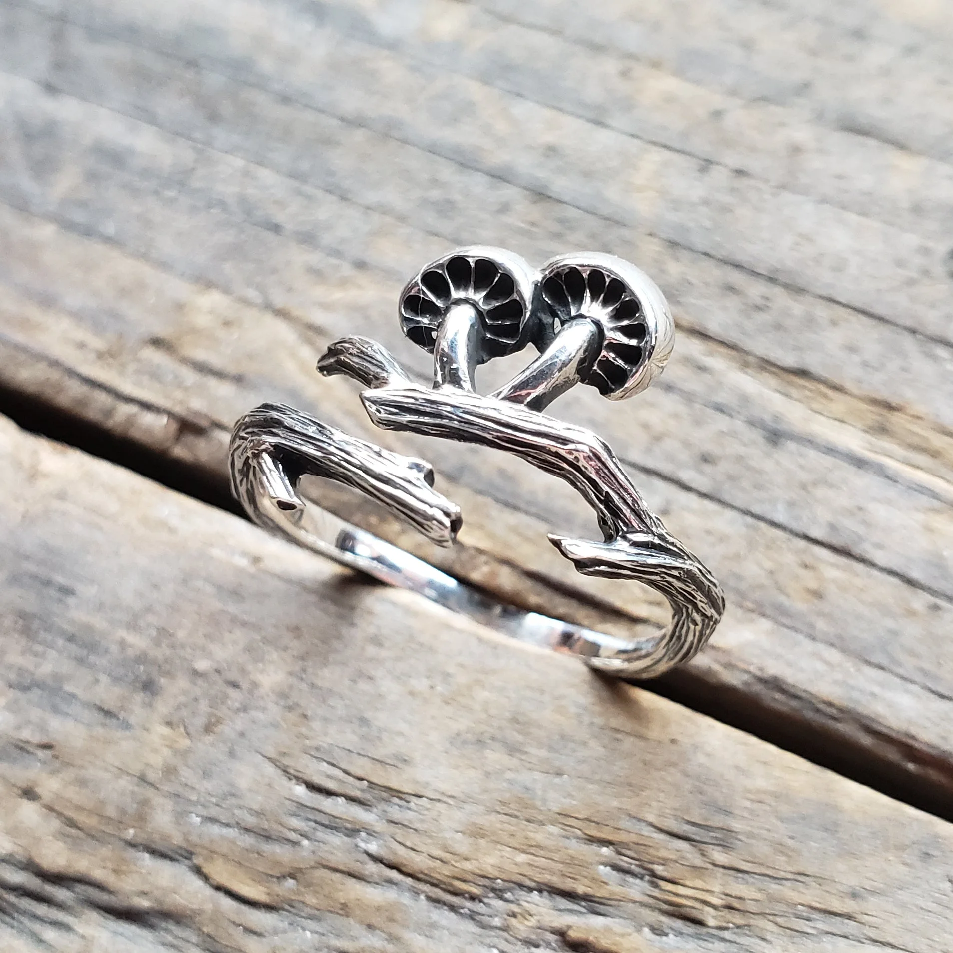 Sterling Silver vs. Brass vs. Stainless Steel: Which Jewelry Metal Suits Your Skin and Budget?
