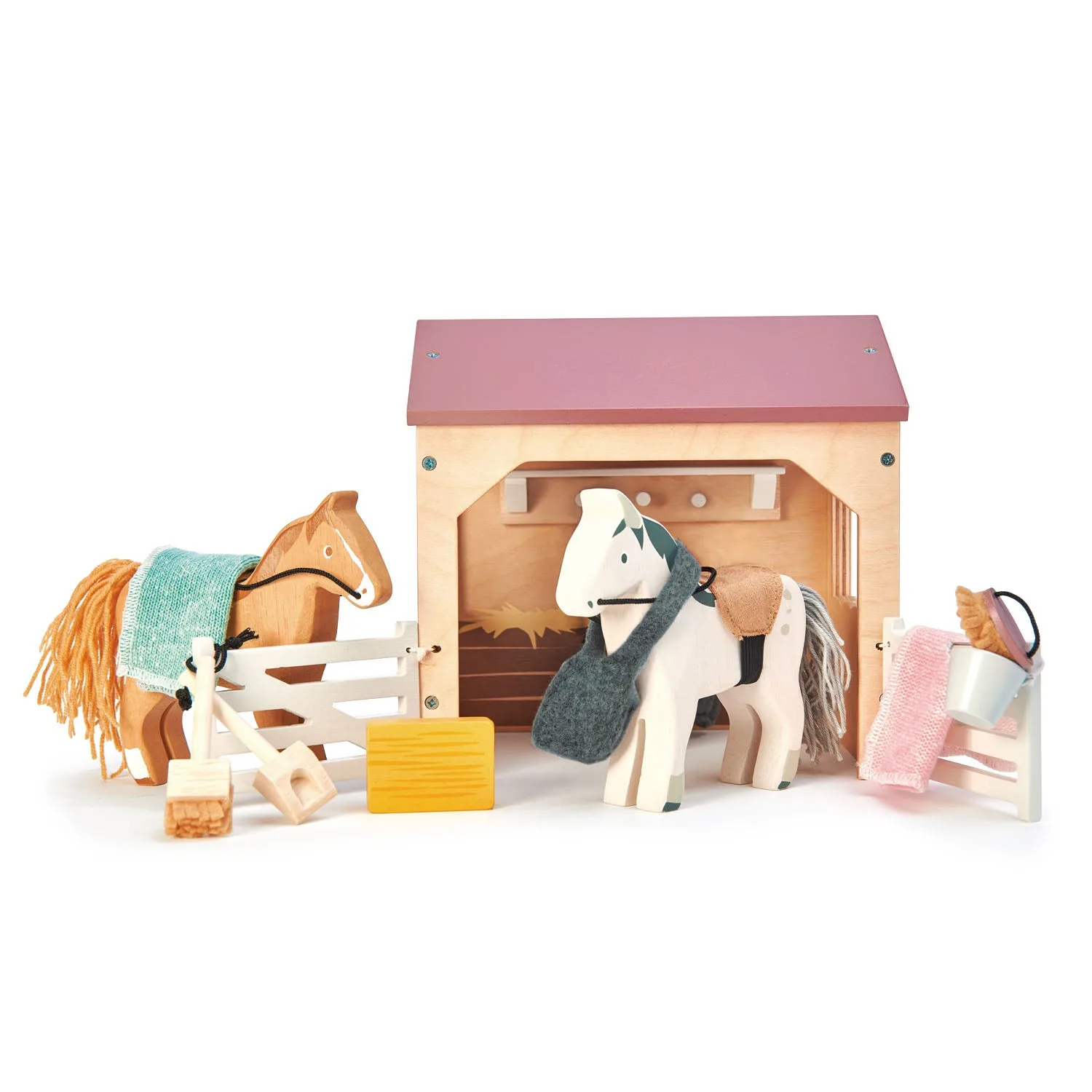 The Stables vs Happy Folk Hotel: Comparativa de juegos de madera