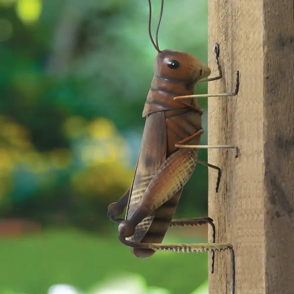 How to Choose a Garden Tree Hugger Sculpture