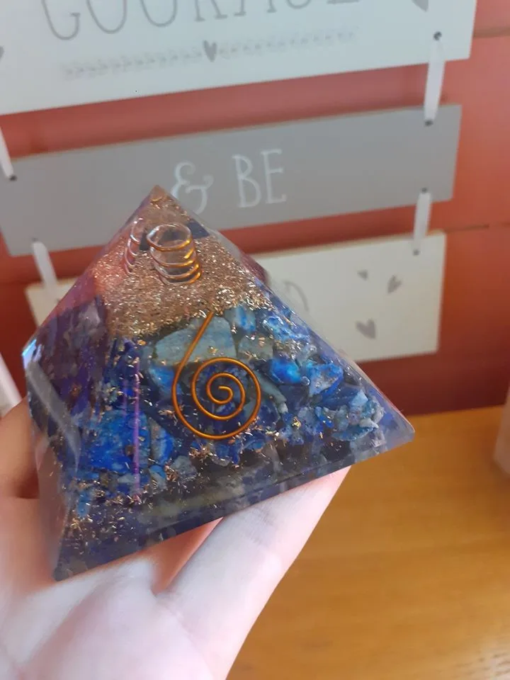 วิธีใช้พีระมิดออร์กอน Lapis Lazuli ขนาดใหญ่
