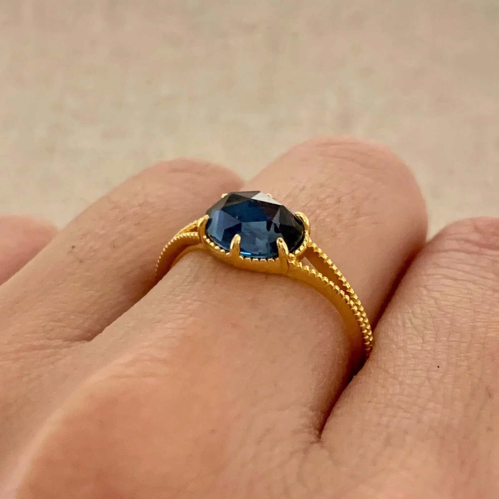 Anillo Chandra de topacio azul London