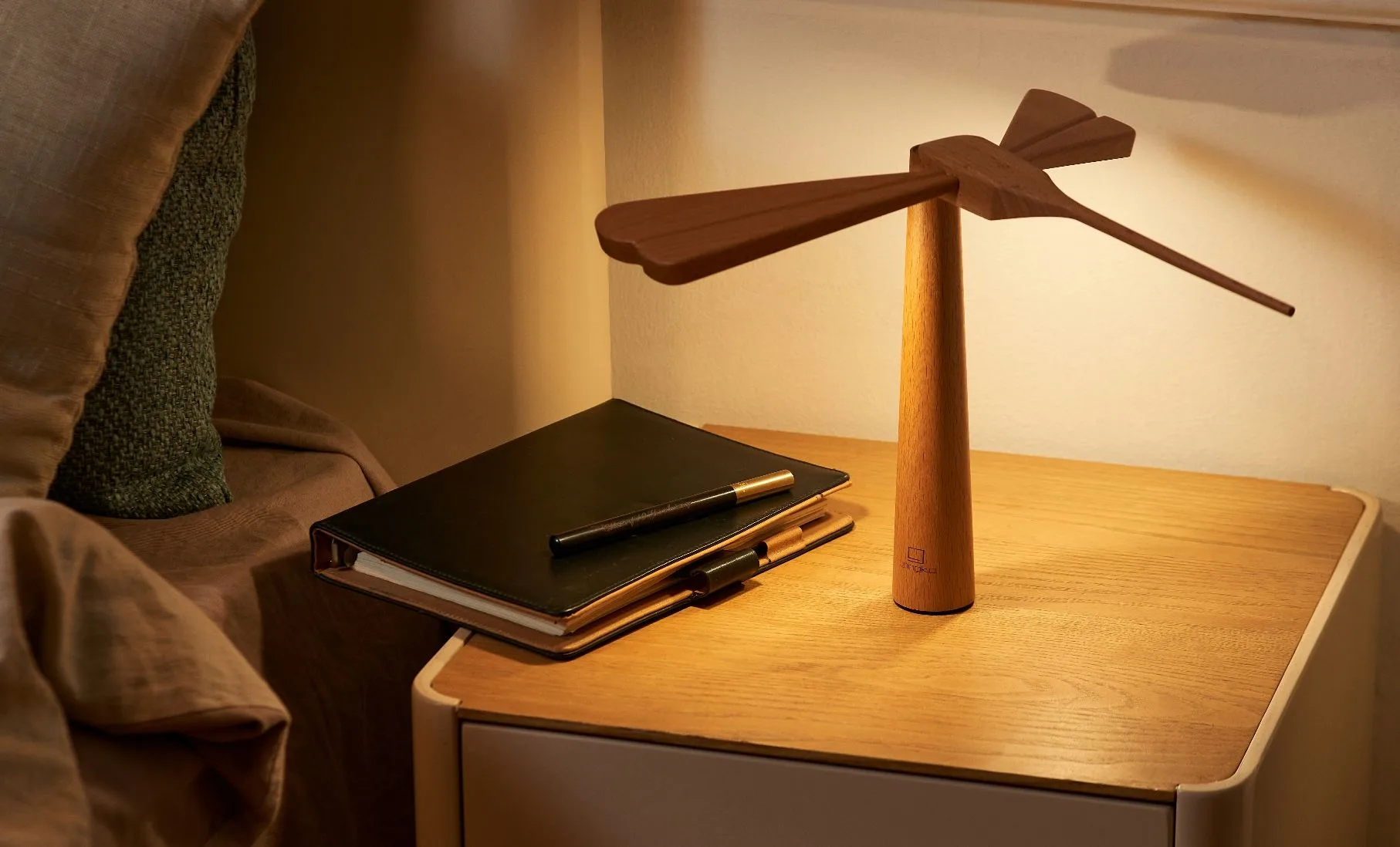 Dragonflight Balance Light Review: Unique Kinetic Desk Decor