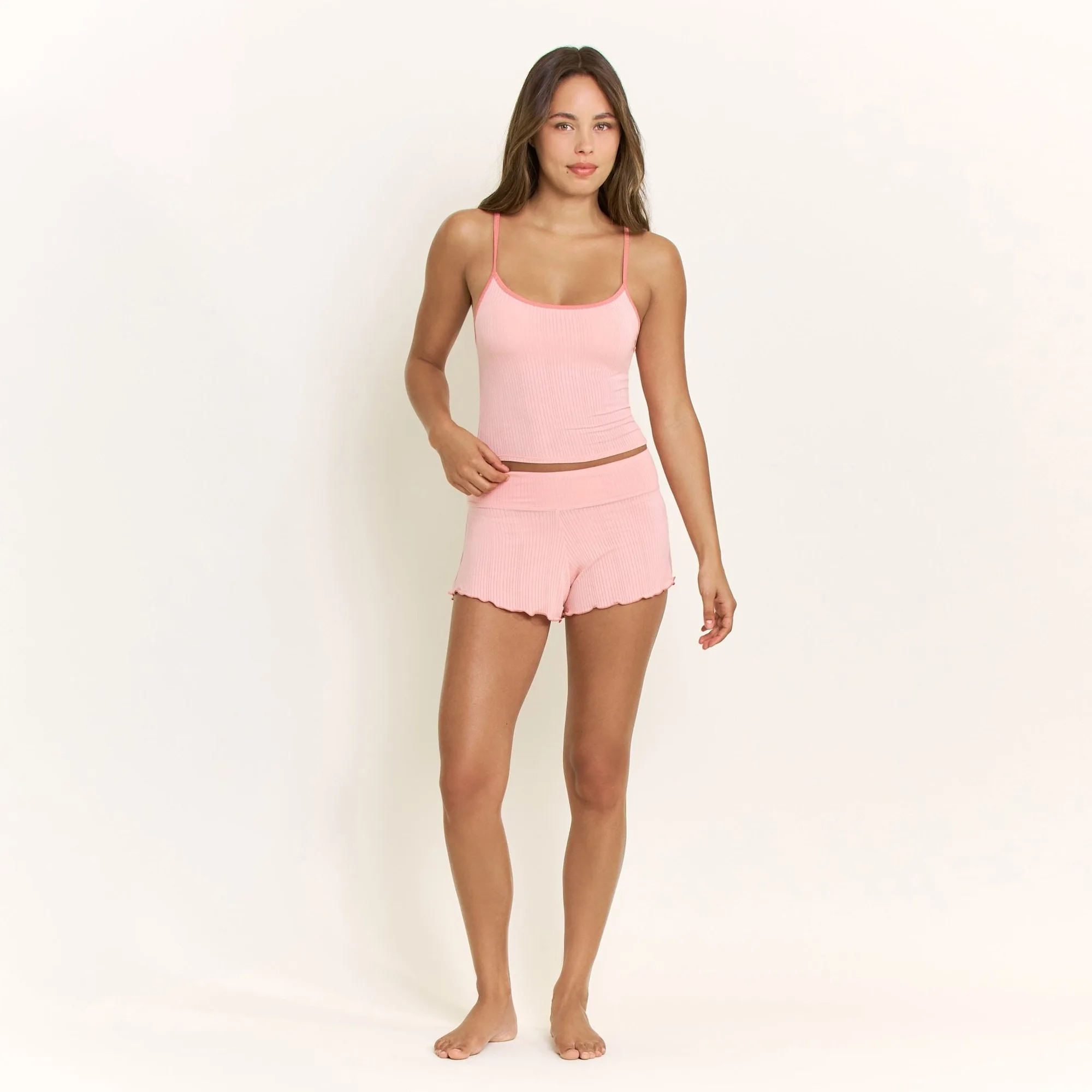 طقم Janelle Cami Shortie أم Riot Lace Cami: أيهما تختار؟