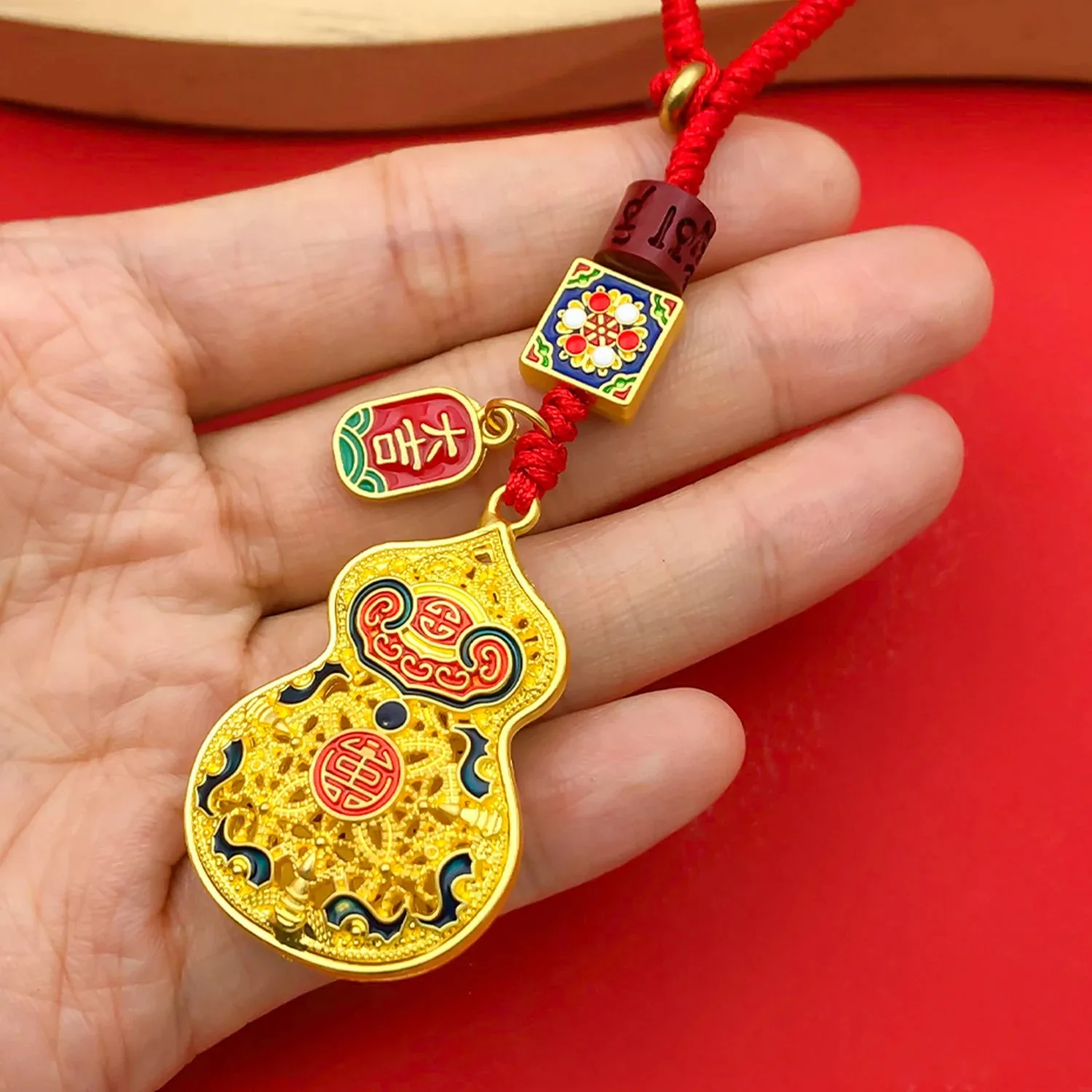 Starobylý zlatý amulet tykve: význam a použití