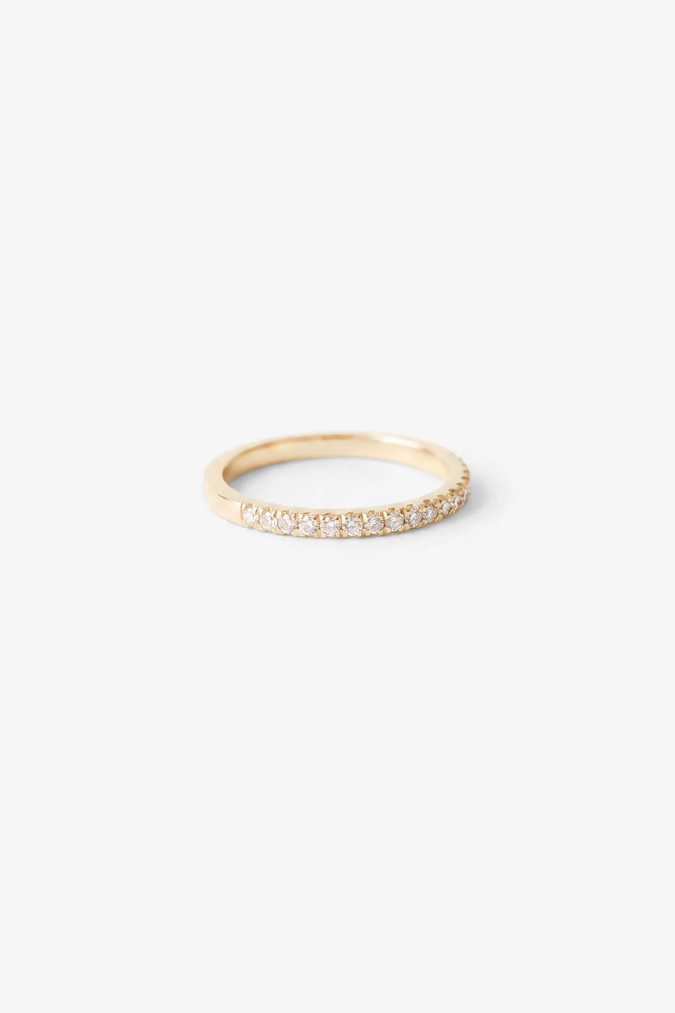 خاتم Halfway Pave Diamond مقابل قطع Oval Cut: أيهما أكثر تألقًا