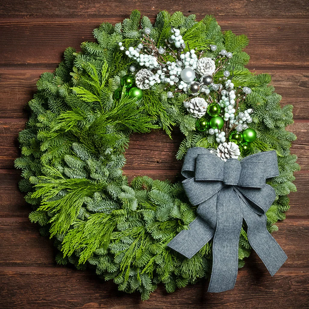 Einen Merry-Mint-Tischbaum in kleinen Räumen stylen