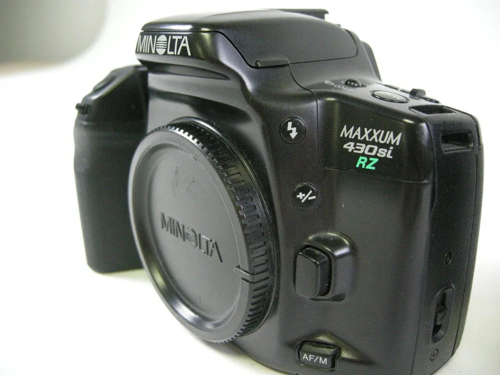 Pentax SF1 vs Minolta Maxxum 430si: ¿Qué cámara de 35mm elegir?